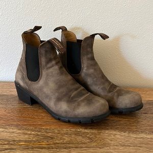 Blundstone boots size 9